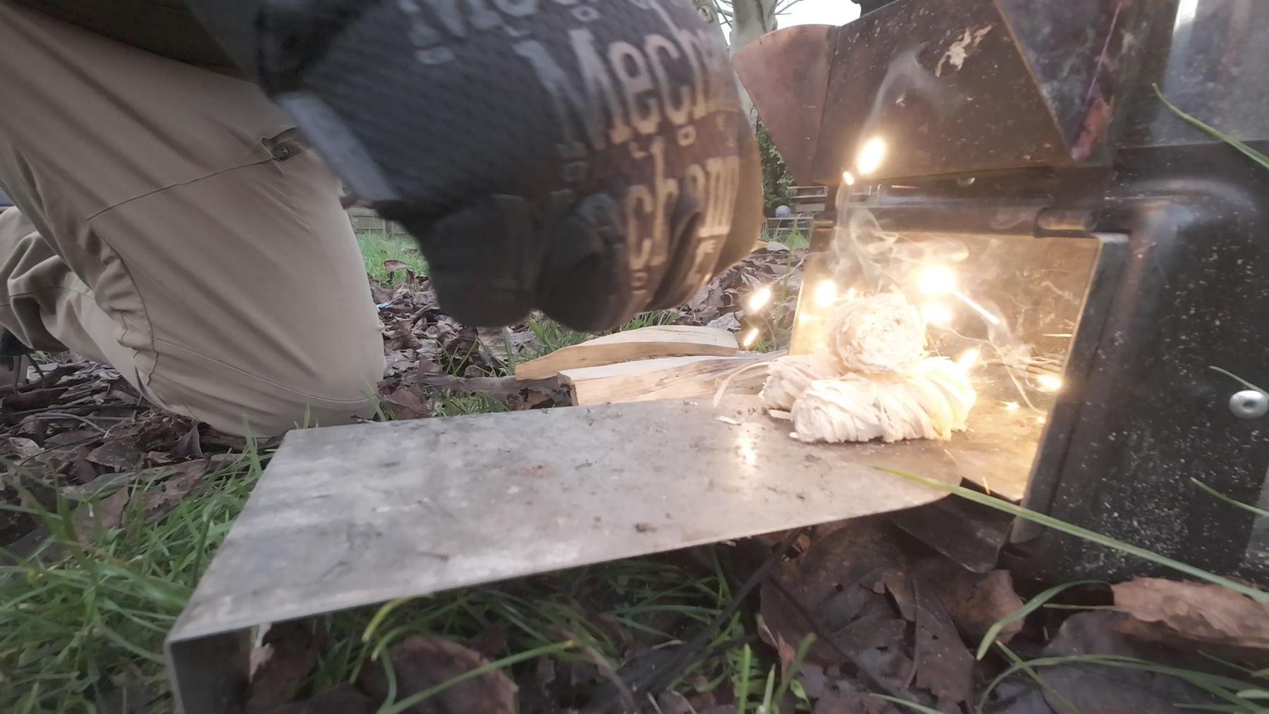 Droog hout om het vuur aan te maken.