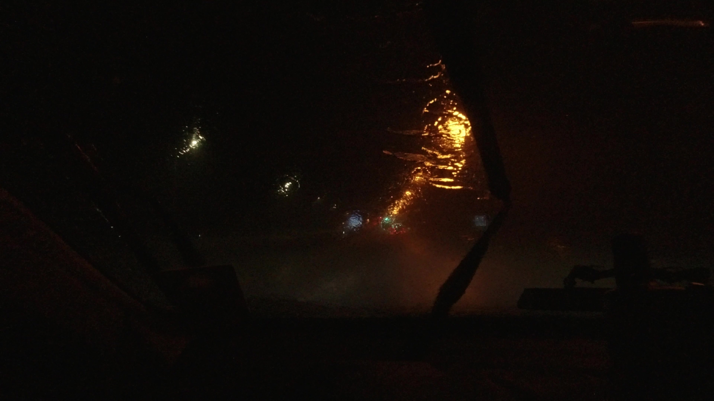 Regen op de voorruit.